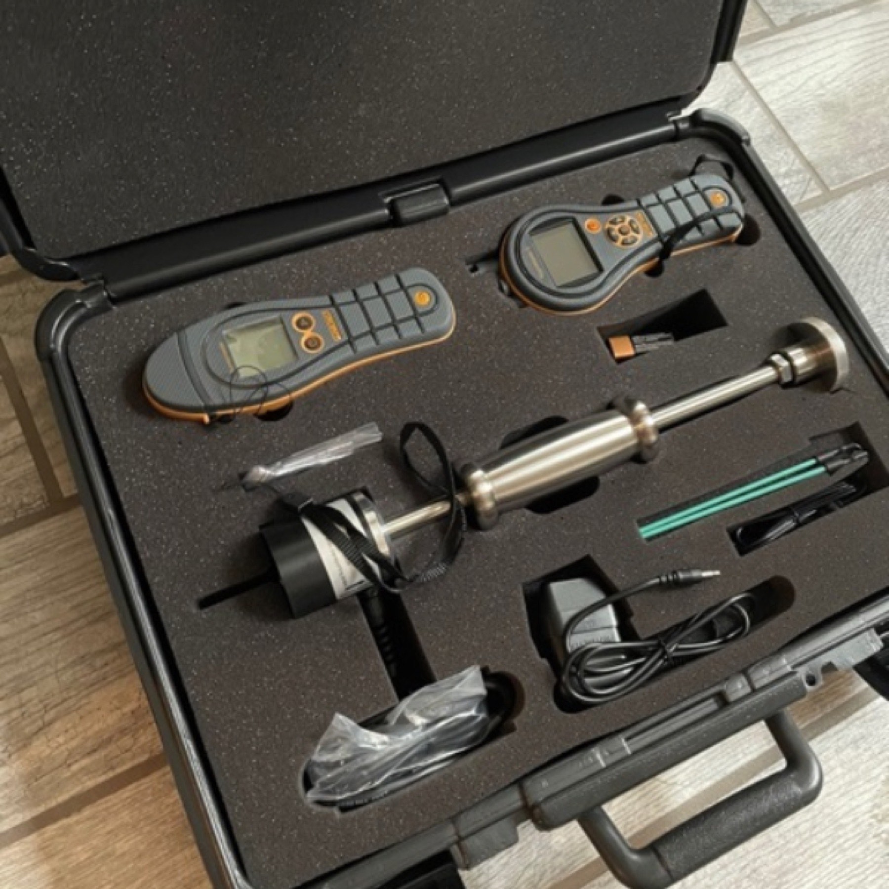 Moisture meter and inspection equipment